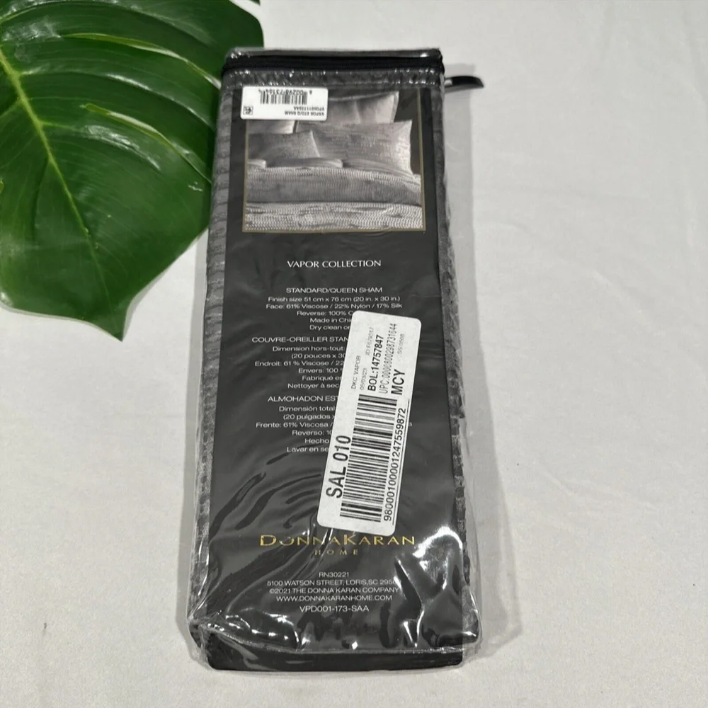 NIB $165‎ [ 1 Standard/Queen Sham ] Donna Karan Vapor Collection Grey